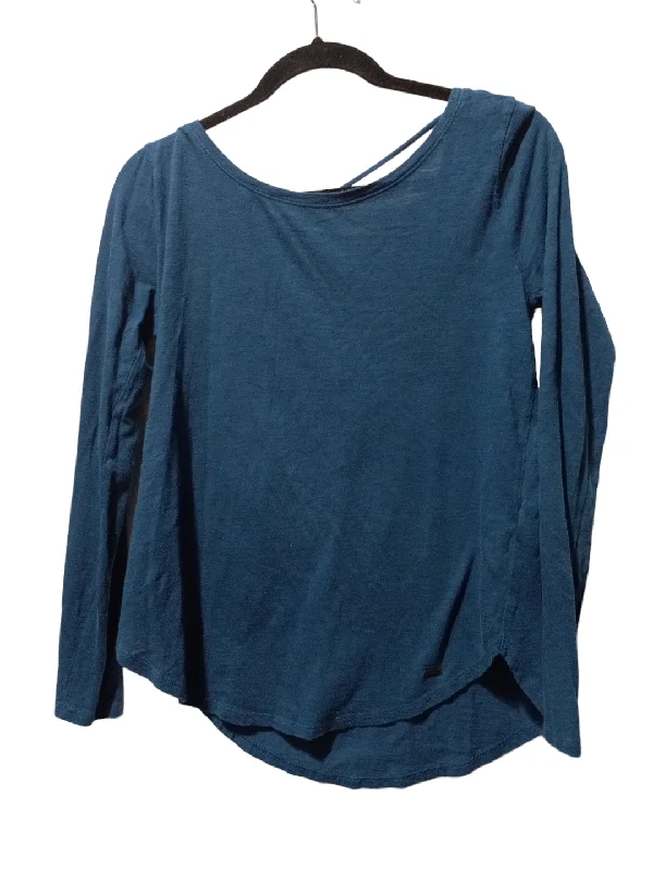 women's tops for those who want to stay warm and stylish during colder weatherTop Long Sleeve By Hollister  Size: Xs